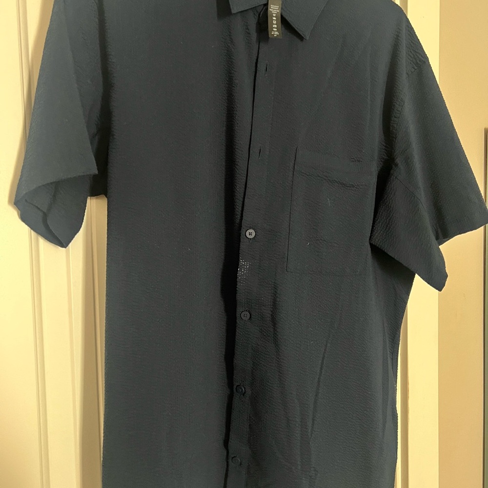 Lululemon Short Sleeve Shirt - Picture 4 of 5